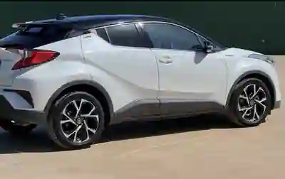 Toyota C-HR 2016 - 12000 EUR, 130000 km - AUTO.MOTO.pt - 130000km - foto 2 de 8