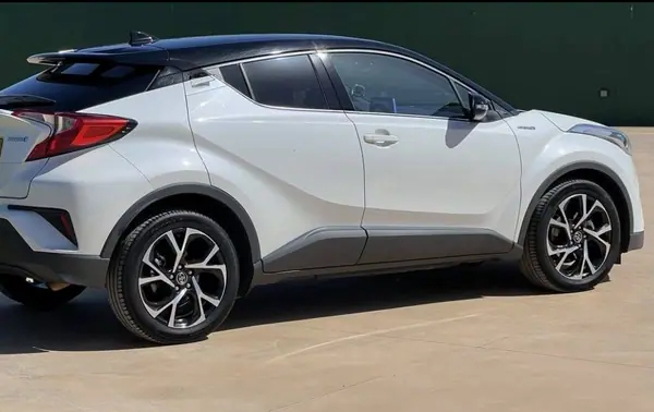 Toyota C-HR 2016 — foto 2 de 8