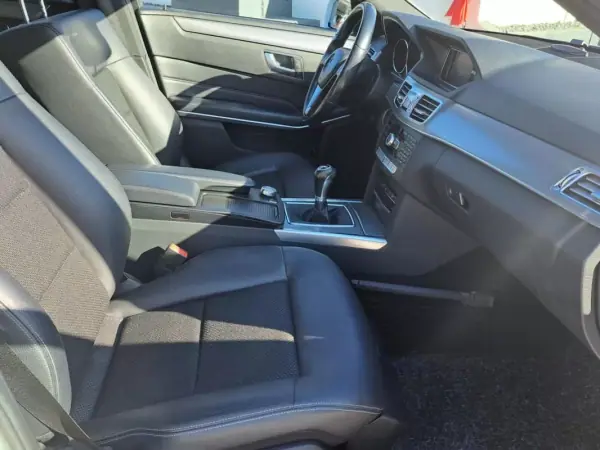 Mercedes-Benz E 220 2014 - 18900 EUR, 213445 km - AUTO.MOTO.pt - 213445km - foto 21 de 46