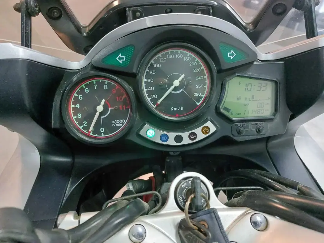 Yamaha FJR 1300ES 2003 - 5490 EUR, 111480 km - AUTO.MOTO.pt - 111480km - foto 11 de 13