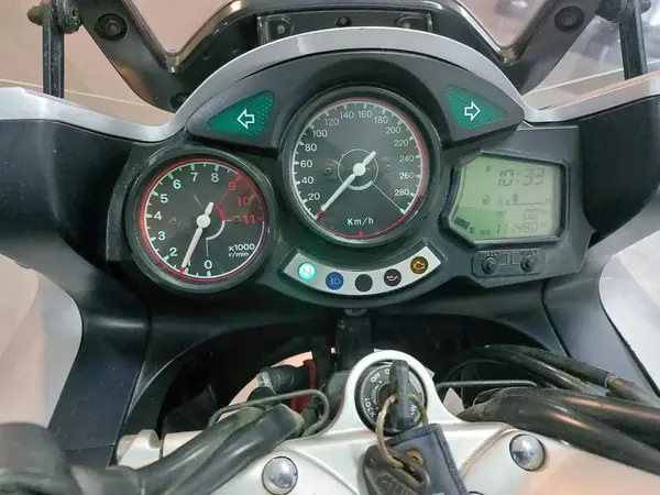 Yamaha FJR 1300ES 2003 - 5490 EUR, 111480 km - AUTO.MOTO.pt - 111480km - foto 11 de 13