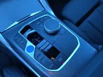 BMW i4 2025 - 30000 EUR, 25000 km - 25000km - foto 5 de 8
