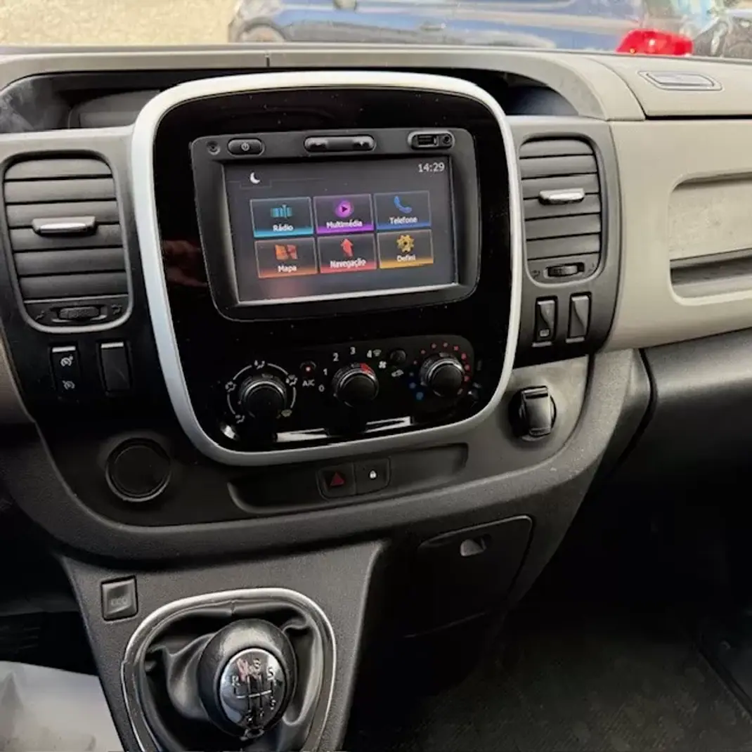 Renault TRAFIC 1.6 DCI GRAND COMFORT 2018 - 13500 EUR, 204000 km - AUTO.MOTO.pt - 204000km - foto 8 de 14