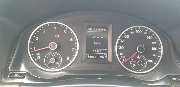 Volkswagen Tiguan 2012 - 10950 EUR, 178600 km - AUTO.MOTO.pt - 178600km - foto 9 de 17