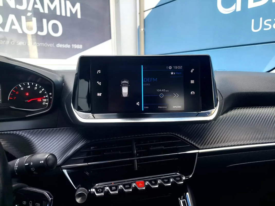 Peugeot 208 2020 - 17900 EUR, 94355 km - AUTO.MOTO.pt - 94355km - foto 20 de 23