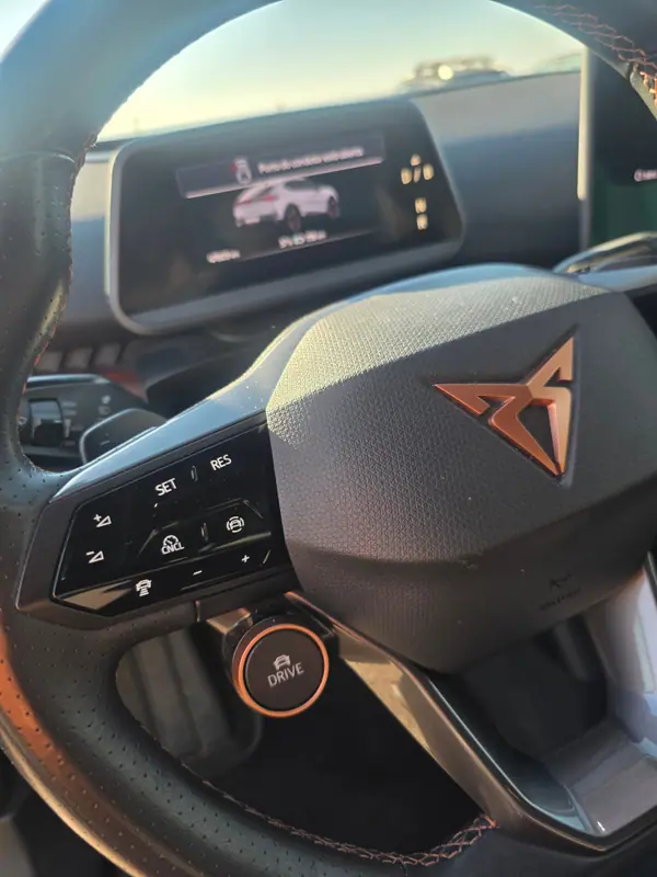 Cupra Tavascan 2024 — foto 2 de 4