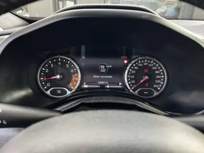 Jeep Renegade 2019 - 15500 EUR, 106977 km - AUTO.MOTO.pt - 106977km - foto 18 de 39