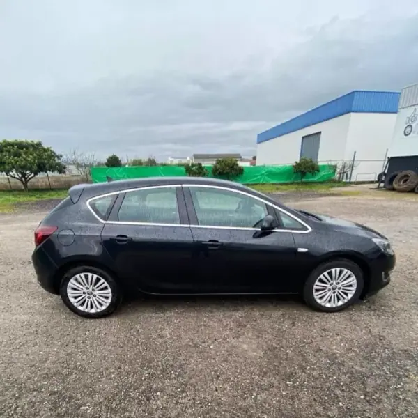 Opel Astra 2015 - 10990 EUR, 191000 km - AUTO.MOTO.pt - 191000km - foto 2 de 10