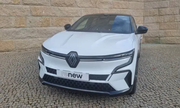 Renault Mégane E-Tech 2024 - 39000 EUR, 15500 km - AUTO.MOTO.pt - 15500km - foto 3 de 33