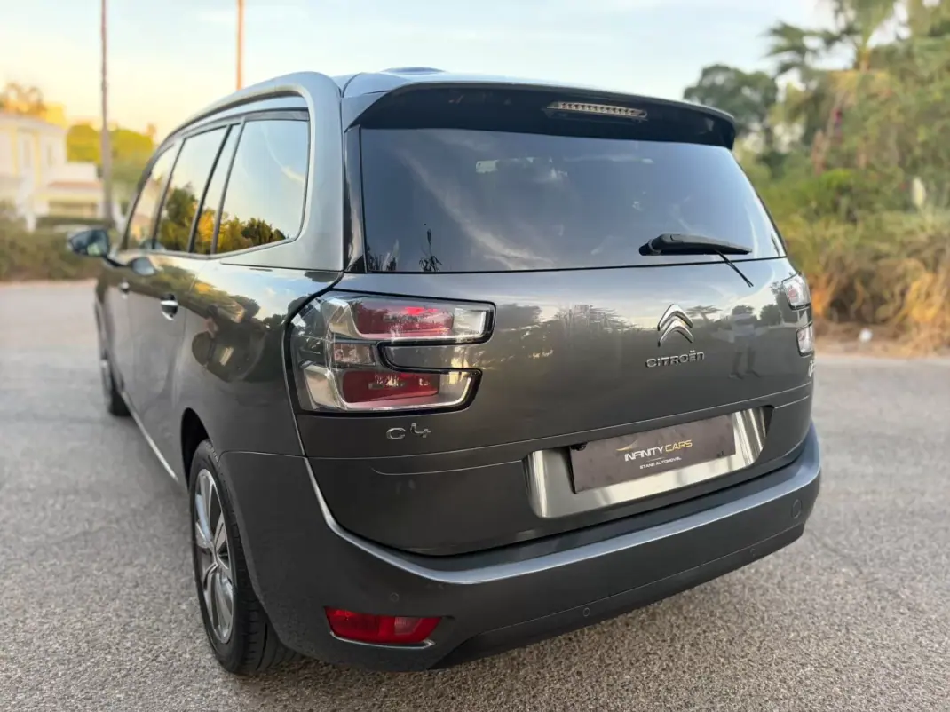 Citroën C4 Grand Picasso 2015 - 11999 EUR, 140000 km - 140000km - foto 8 de 19