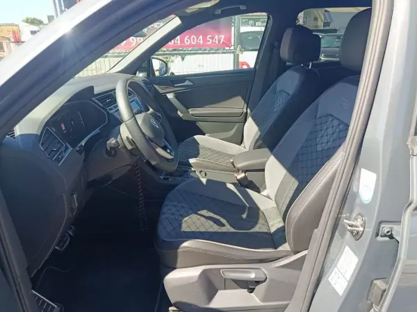 Volkswagen Tiguan 2021 - 28900 EUR, 141000 km - AUTO.MOTO.pt - 141000km - foto 24 de 33