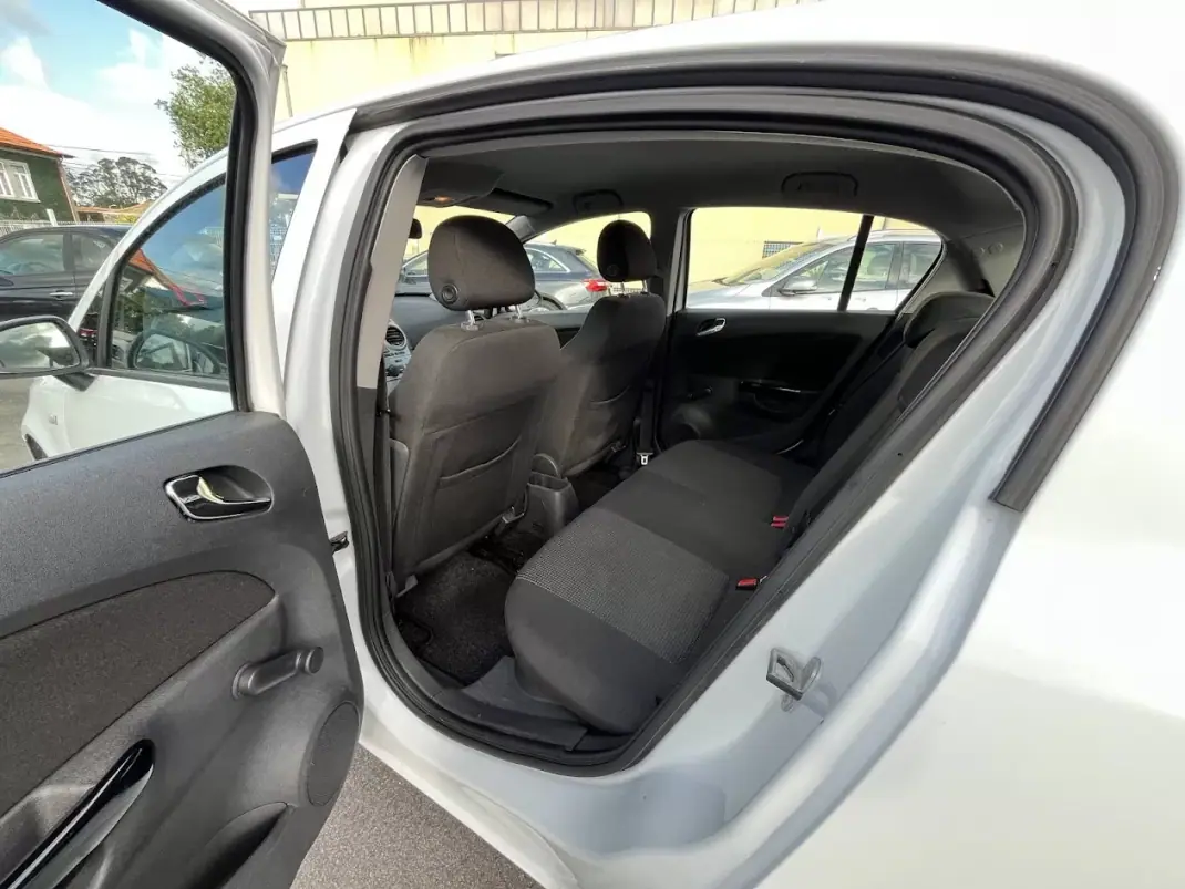 Opel Corsa 2011 - 6450 EUR, 117000 km - AUTO.MOTO.pt - 117000km - foto 33 de 50