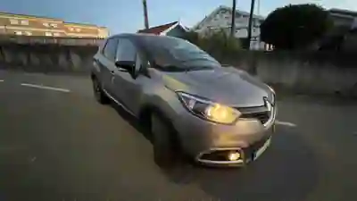 Renault Captur 2016 - 12999 EUR, 94000 km - AUTO.MOTO.pt - 94000km - foto 4 de 9