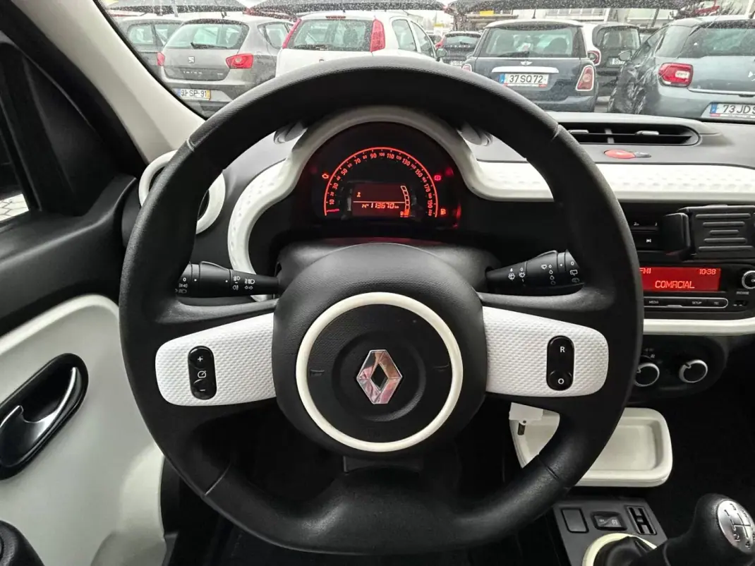 Renault Twingo 2018 - 10500 EUR, 113670 km - AUTO.MOTO.pt - 113670km - foto 12 de 18