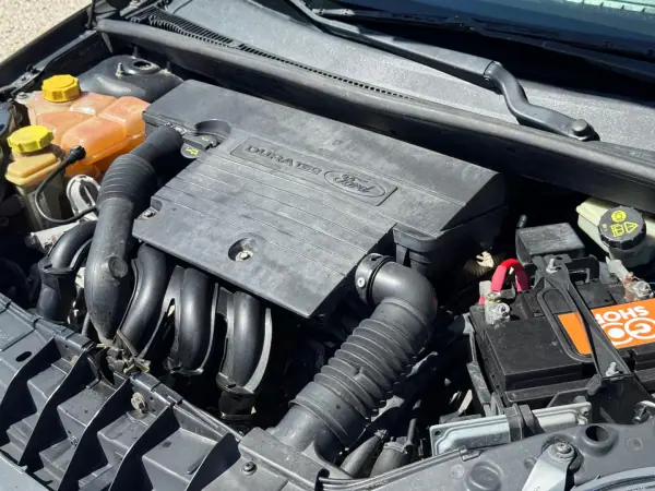 Ford Fiesta 2006 - 2850 EUR, 228695 km - AUTO.MOTO.pt - 228695km - foto 19 de 20
