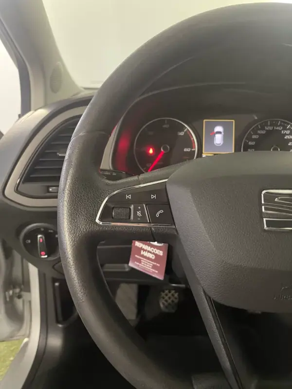 SEAT Leon 2013 - 8500 EUR, 258000 km - AUTO.MOTO.pt - 258000km - foto 22 de 27