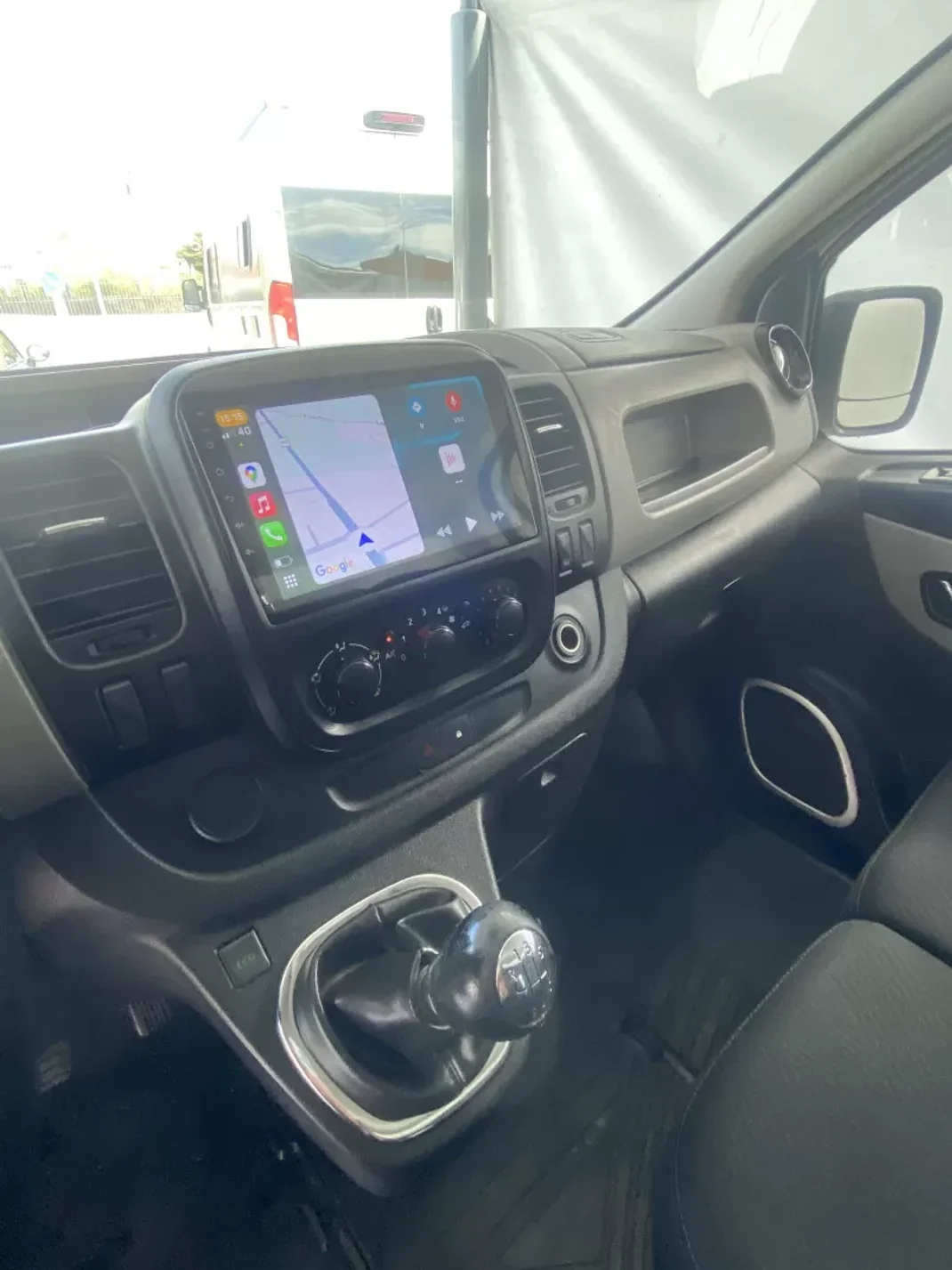 Renault TRAFIC 1.6 DCI GRAND COMFORT 2023 - 18990 EUR, 126881 km - AUTO.MOTO.pt - 126881km - foto 6 de 14