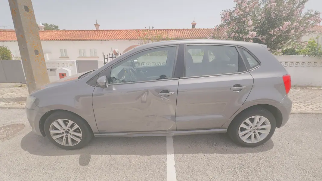 Volkswagen Polo 2017 - 9500 EUR, 61900 km - AUTO.MOTO.pt - 61900km - foto 16 de 16