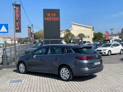 Renault Mégane Sport Tourer 2021 - 15900 EUR, 130000 km - AUTO.MOTO.pt - 130000km - foto 3 de 10