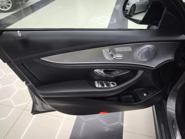 Mercedes-Benz E 220 2018 - 32950 EUR, 118099 km - AUTO.MOTO.pt - 118099km - foto 24 de 48