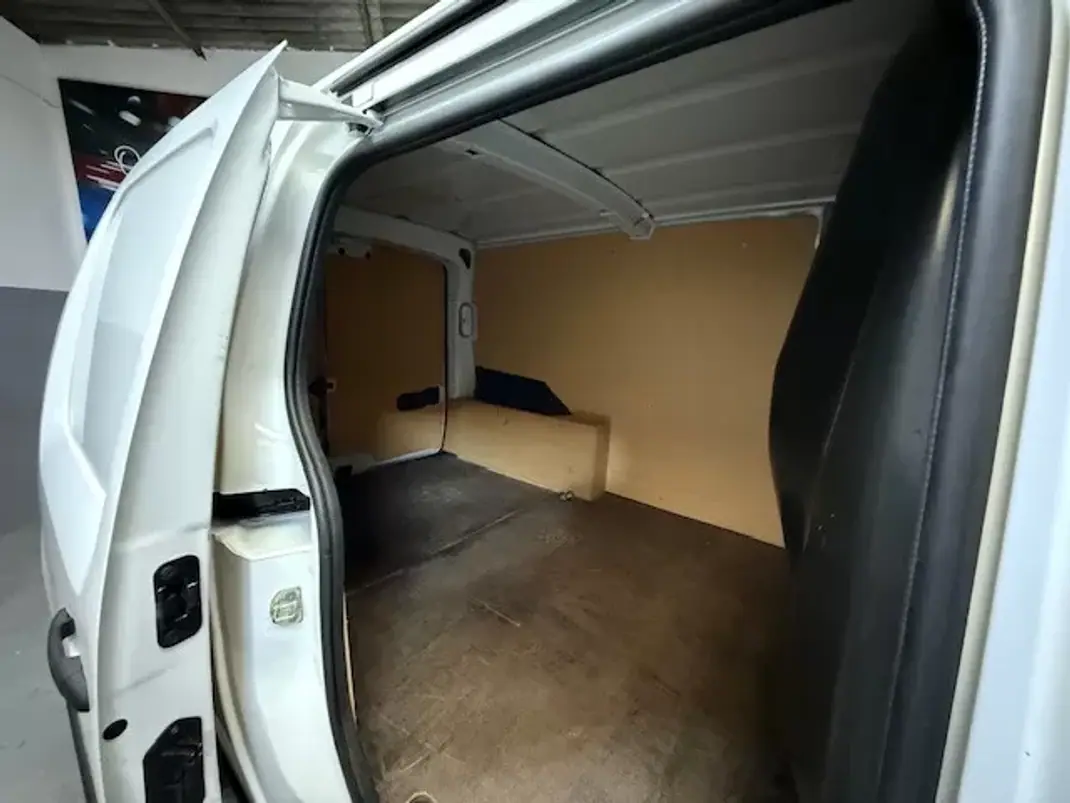 Renault Kangoo 2018 - 12250 EUR, 184400 km - AUTO.MOTO.pt - 184400km - foto 9 de 15