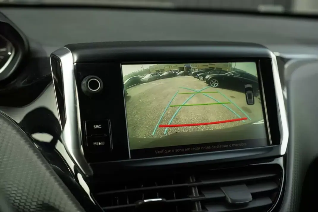 Peugeot 2008 2019 - 12999 EUR, 105150 km - AUTO.MOTO.pt - 105150km - foto 11 de 25