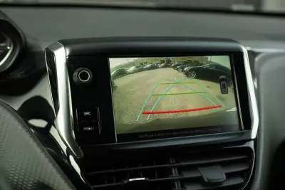 Peugeot 2008 2019 - 12999 EUR, 105150 km - AUTO.MOTO.pt - 105150km - foto 11 de 25