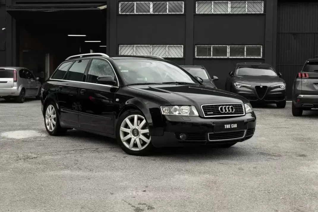 Audi A4 2003 - 6900 EUR, 328500 km - AUTO.MOTO.pt - 328500km - foto 1 de 24