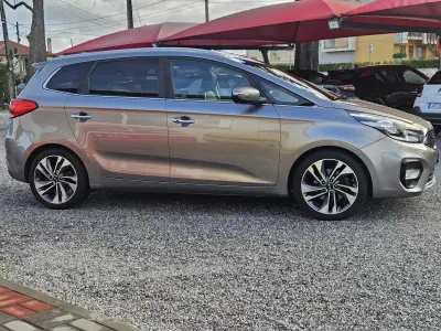 Kia Carens 2018 - 17500 EUR, 138200 km - AUTO.MOTO.pt - 138200km - foto 3 de 63