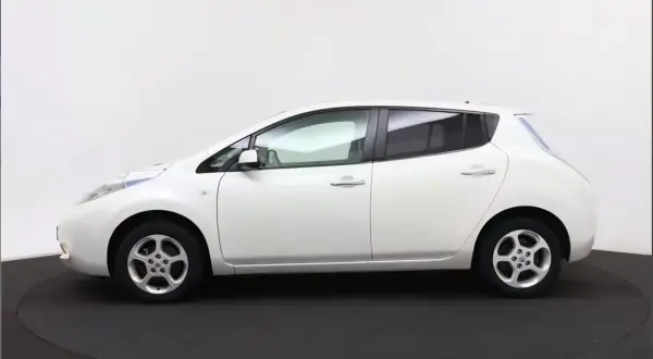 Nissan Leaf 2011 - 4900 EUR, 125000 km - AUTO.MOTO.pt - 125000km - foto 17 de 20