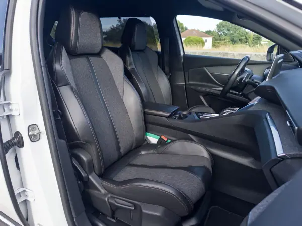 Peugeot 5008 2018 - 18990 EUR, 164000 km - AUTO.MOTO.pt - 164000km - foto 46 de 48
