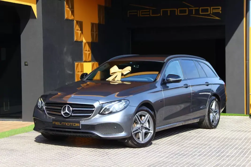Mercedes-Benz E 300 2019 - 23900 EUR, 178524 km - AUTO.MOTO.pt - 178524km - foto 1 de 34