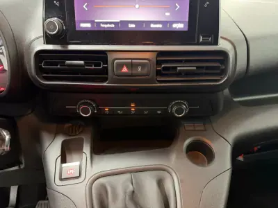 Opel COMBO 2019 - 12990 EUR, 104000 km - 104000km - foto 9 de 27