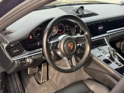 Porsche Panamera 2017 - 58990 EUR, 114000 km - AUTO.MOTO.pt - 114000km - foto 18 de 39