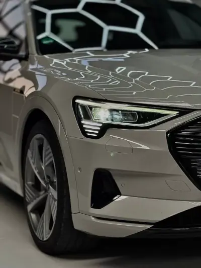 Audi Q8 e-Tron Sportback 2021 - 33950 EUR, 159218 km - AUTO.MOTO.pt - 159218km - foto 17 de 28