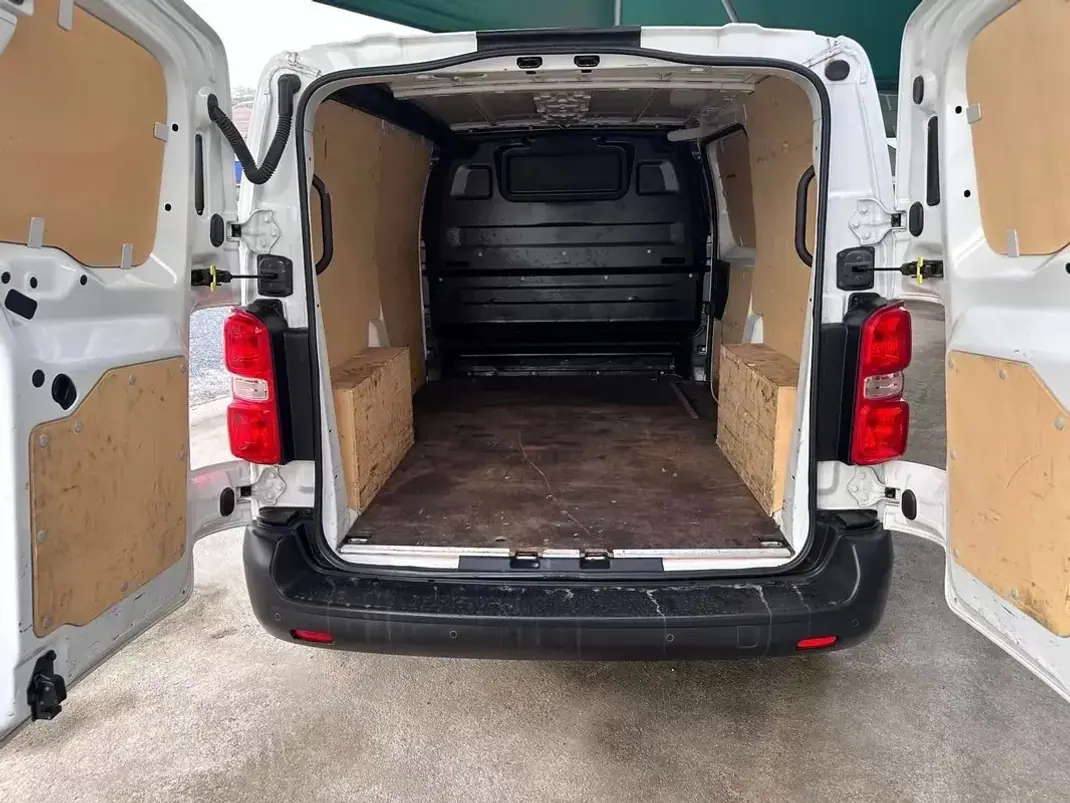 Citroën Jumpy 2019 - 17990 EUR, 126251 km - AUTO.MOTO.pt - 126251km - foto 13 de 14