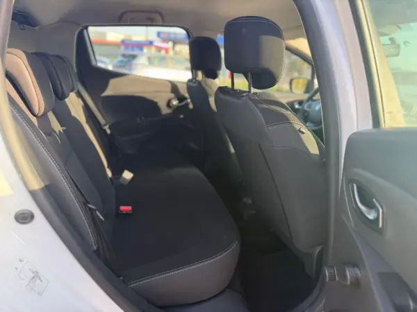 Renault Clio 2017 - 9690 EUR, 117000 km - AUTO.MOTO.pt - 117000km - foto 14 de 16