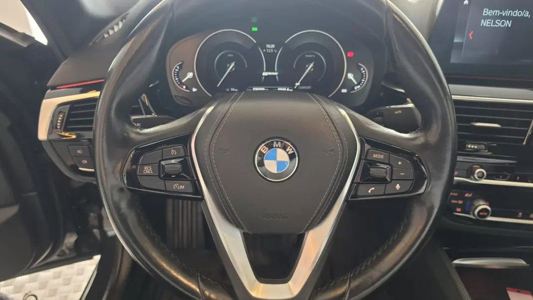 BMW 530 2017 - 21900 EUR, 230206 km - AUTO.MOTO.pt - 230206km - foto 37 de 58