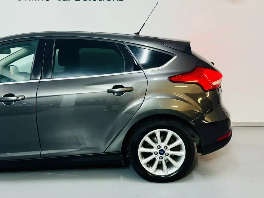 Ford Focus 2015 - 9750 EUR, 182000 km - AUTO.MOTO.pt - 182000km - foto 15 de 49