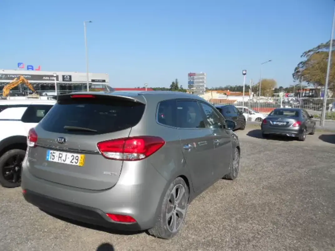 Kia Carens 2016 - 11500 EUR, 228300 km - AUTO.MOTO.pt - 228300km - foto 5 de 11