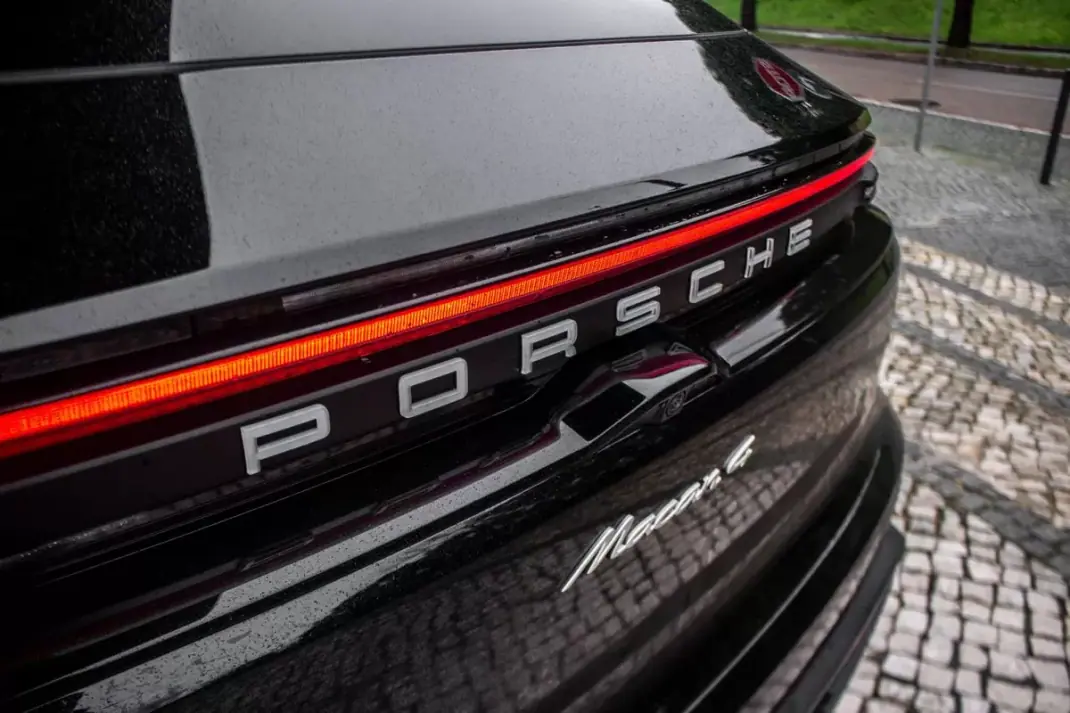 Porsche Macan 2025 - 83990 EUR, 15400 km - AUTO.MOTO.pt - 15400km - foto 12 de 49