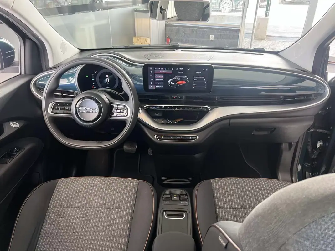 Fiat 500e 2021 - 18600 EUR, 45555 km - 45555km - foto 10 de 25