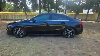 Mercedes-Benz A 180 Limousine 2020 - 20000 EUR, 230000 km - AUTO.MOTO.pt - 230000km - foto 8 de 10