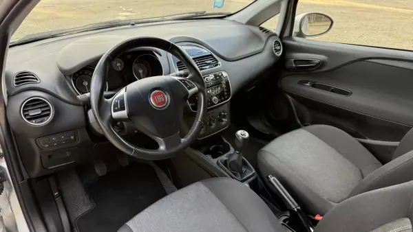 Fiat Punto 2015 - 9000 EUR, 170000 km - AUTO.MOTO.pt - 170000km - foto 15 de 34