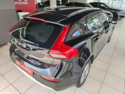 Volvo V40 Cross Country 2014 - 8150 EUR, 211000 km - AUTO.MOTO.pt - 211000km - foto 12 de 35