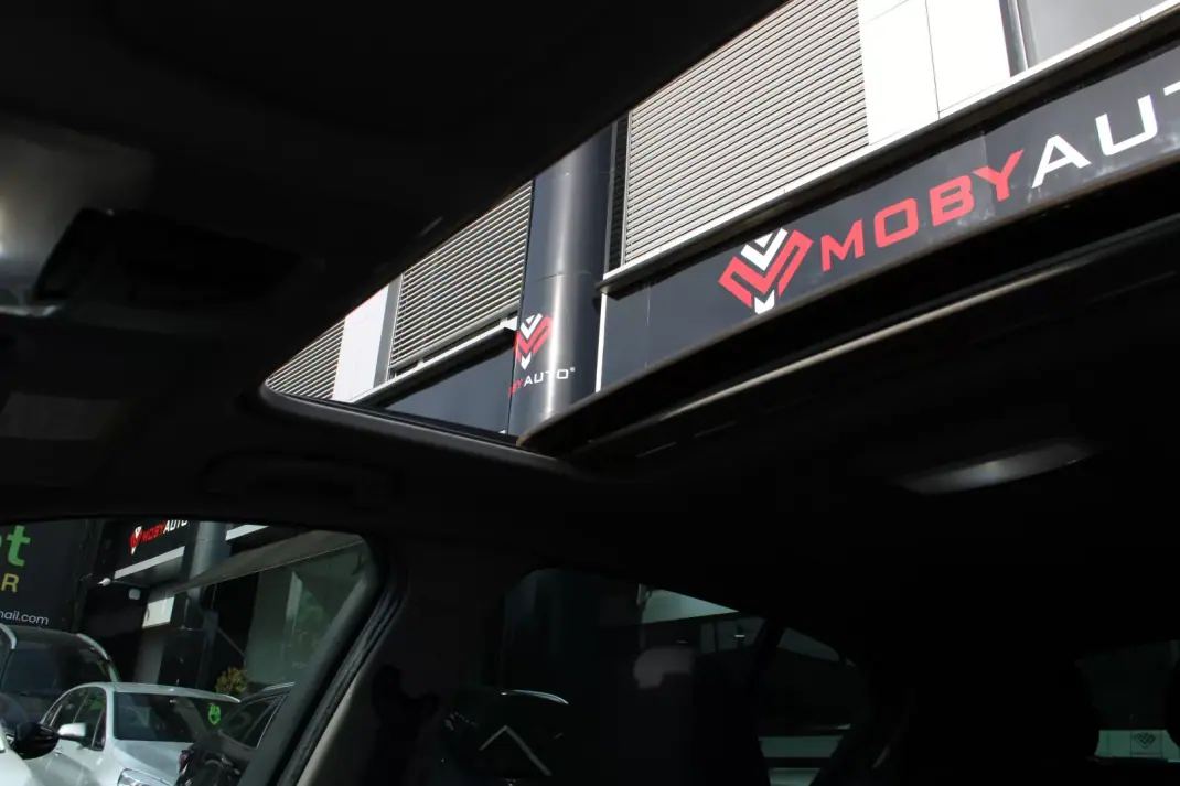 BMW 116 2013 - 9900 EUR, 211000 km - AUTO.MOTO.pt - 211000km - foto 9 de 17