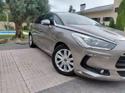 DS DS5 2013 - 8299 EUR, 254000 km - 254000km - foto 1 de 11