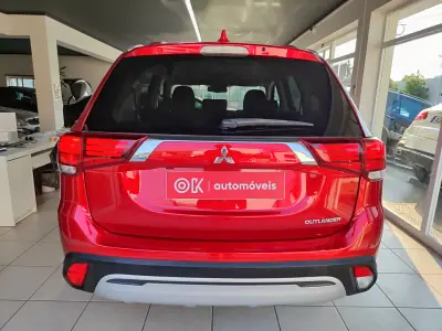 Mitsubishi Outlander 2021 - 18900 EUR, 141000 km - AUTO.MOTO.pt - 141000km - foto 9 de 37