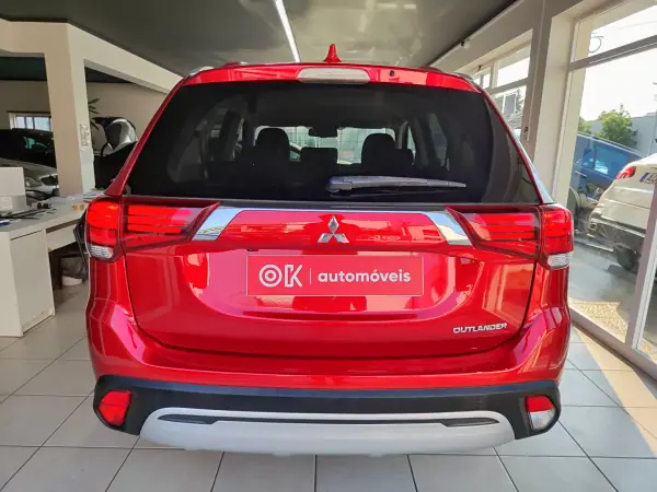 Mitsubishi Outlander 2021 - 18900 EUR, 141000 km - AUTO.MOTO.pt - 141000km - foto 9 de 37
