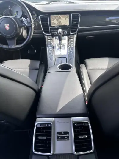 Porsche Panamera 2015 - 35000 EUR, 159000 km - AUTO.MOTO.pt - 159000km - foto 58 de 67